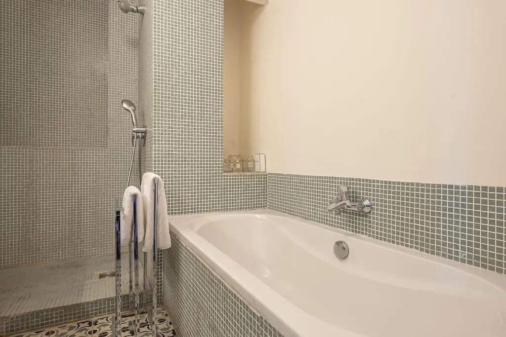 Apartment 20 Eme Rue Des Vignoles Au 6 Eme Ciel Paris