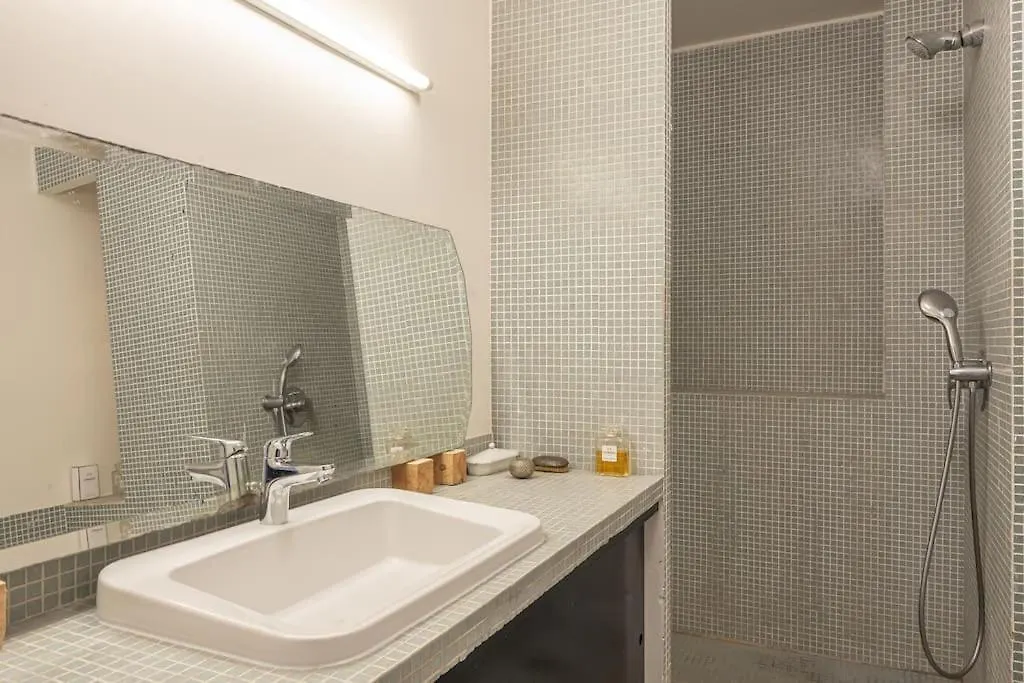 Apartment 20 Eme Rue Des Vignoles Au 6 Eme Ciel Paris
